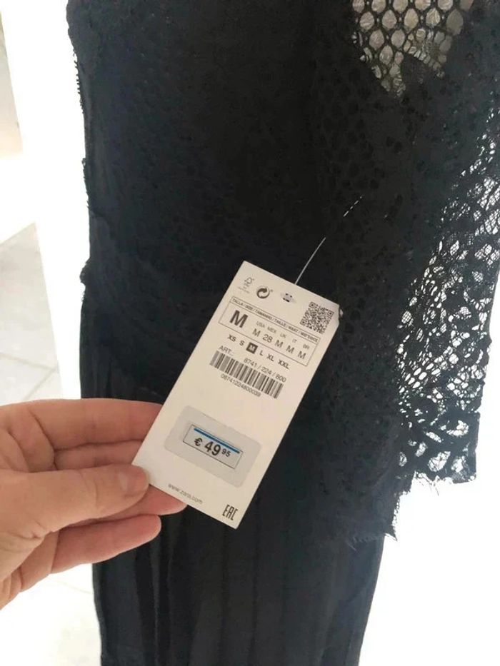 Robe Zara en dentelle neuve taille M - photo numéro 4
