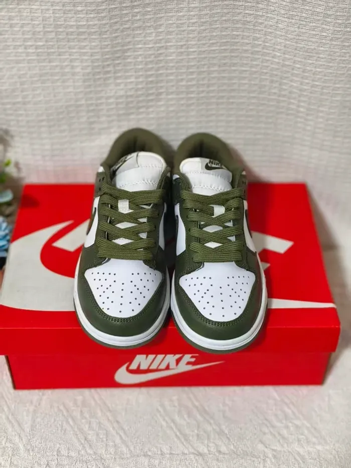 Nike Dunk Low 'Medium Olive White' - Taille 40 - photo numéro 4