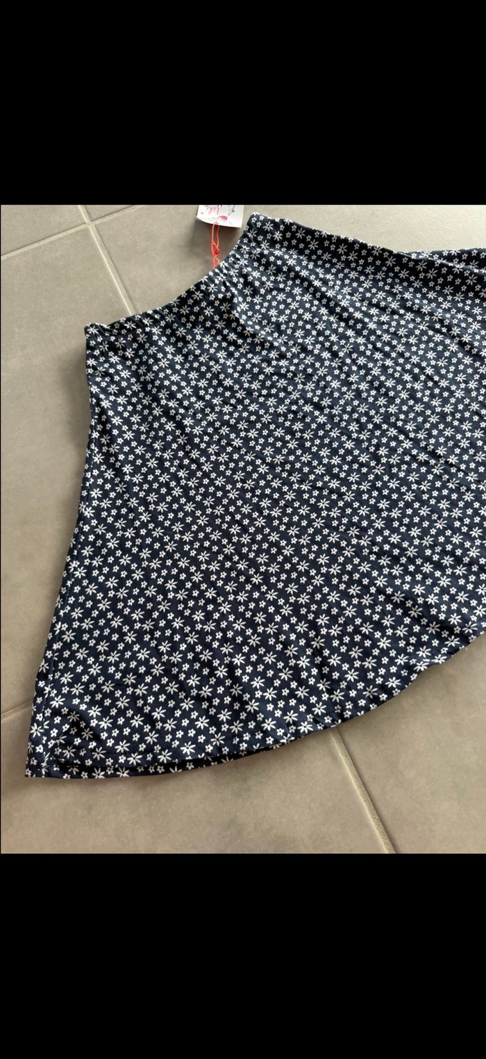 Jupe patineuse marine à fleurs 10 ans - photo numéro 2