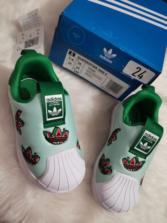 Magnifique paire de Superstar Adidas collector - photo numéro 3