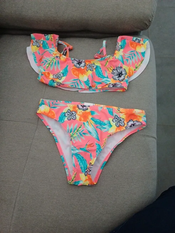 Maillot de bain jamais porté juste lavé 8 ans