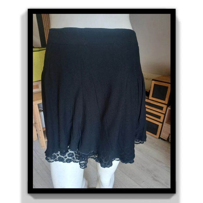 Jolie jupe/dentelle Taille 38