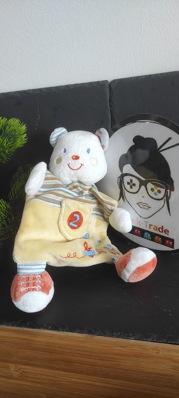 Doudou plat Ours blanc jaune train 2 b poche rayure rayé orange nicotoy grelot