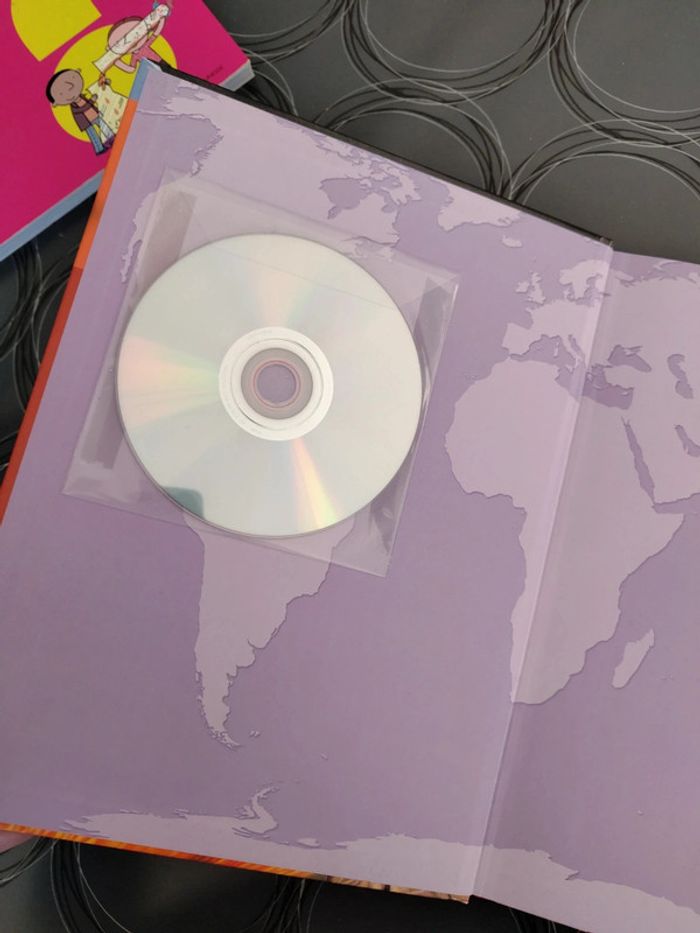 Livre+DVD complètement neuf sur les volcans - photo numéro 2