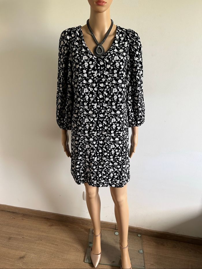 Robe noire et blanche avec manches 3/4 Naf Naf taille 38 TBE - photo numéro 3