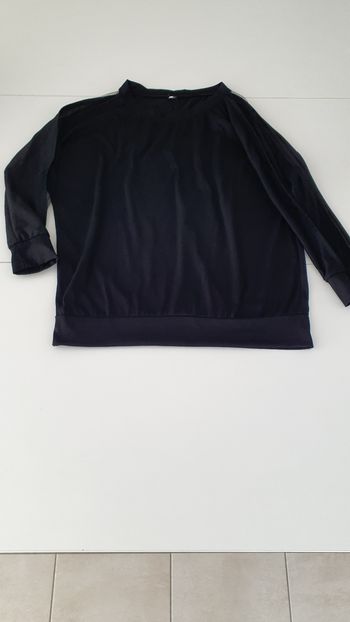 T shirt neuf noir avec resille en S