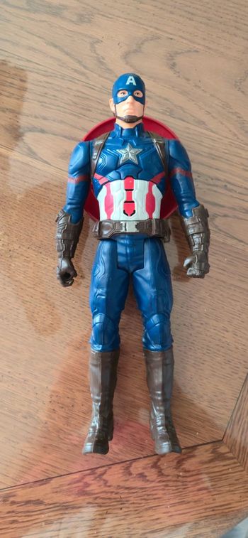 Figurine captain america