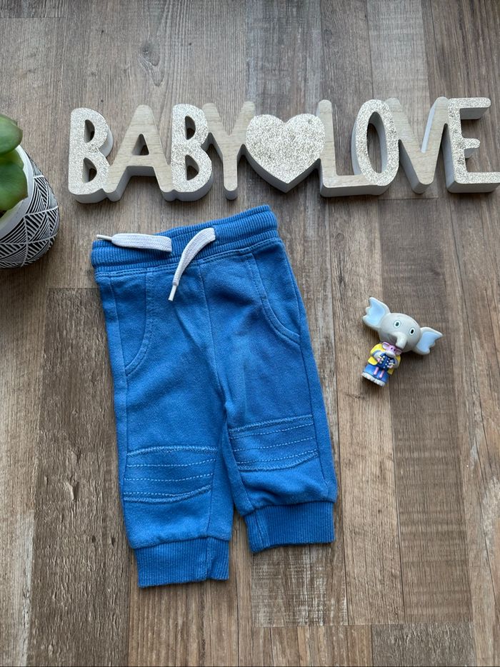 - Jogging Kiabi - 1 mois - Très bon état