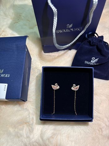 Boucle d’oreille Swarovski neuve