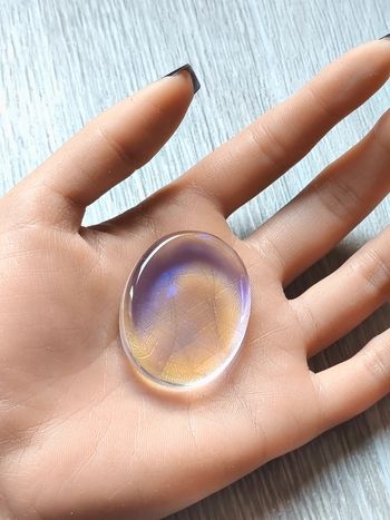 Pierre de soucis ou pierre de pouce en pierre véritable irisée