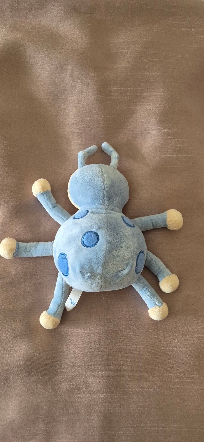 DOUDOU COCCINELLE BLEU AVEC GRELOT ARTHUR ET LOLA - photo numéro 2