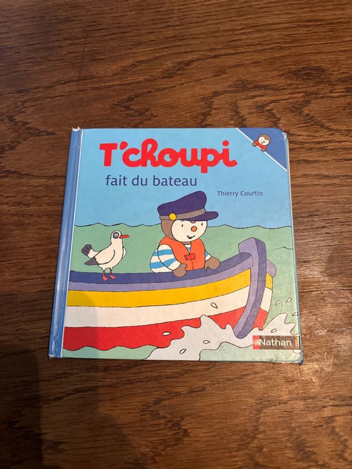 Livre T’choupi fait du bateau