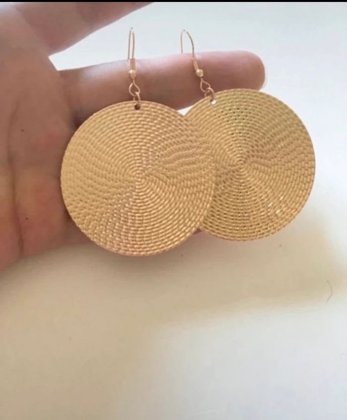 Boucles d’oreilles pendantes NEUVES pour femme forme ronde couleur doré - photo numéro 8