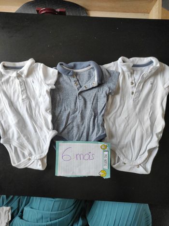 Lot de trois bodies manche courte