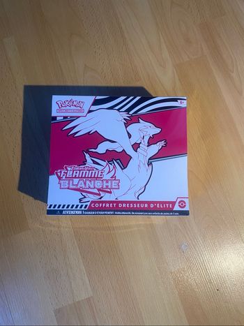 Etb / coffret dresseur d’élite Flamme blanche ev10.5