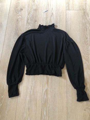 Blouse courte noire à manches longues Bershka