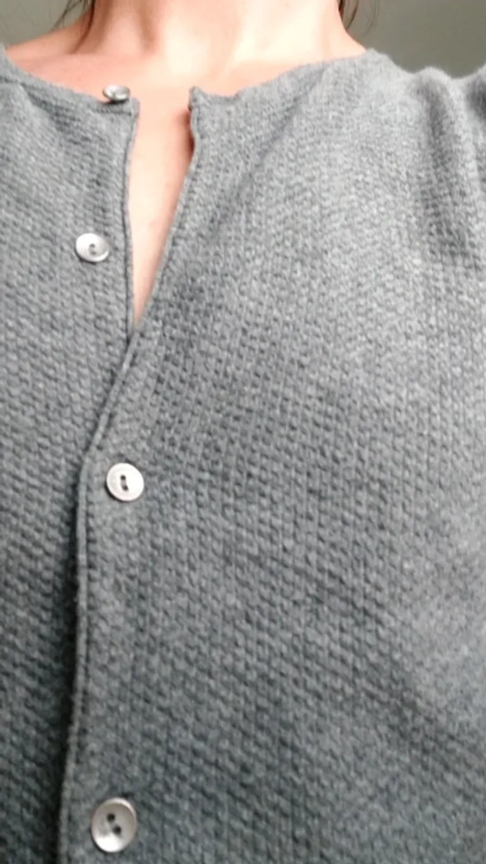 Gilet okaidi gris taille 14 ans ou small - photo numéro 2