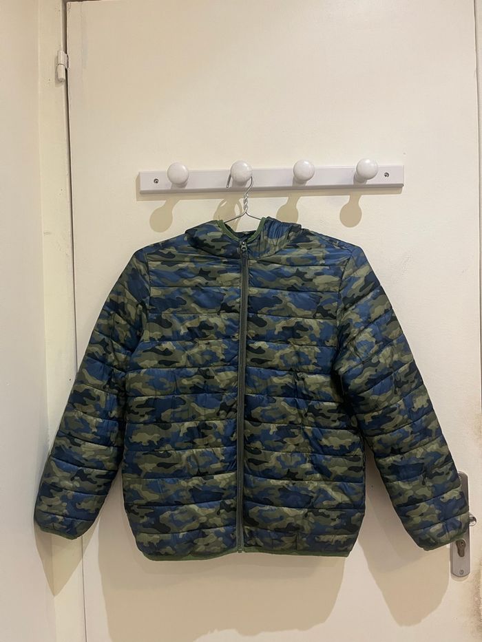 Doudoune motif militaire à capuche tex 13-14 ans