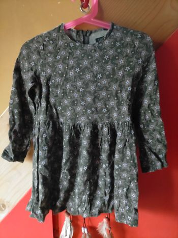 Très jolie robe IKKs 4 ans