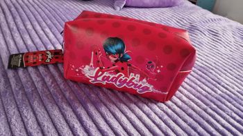 Trousse neuve avec étiquette Ladybug miraculous rouge