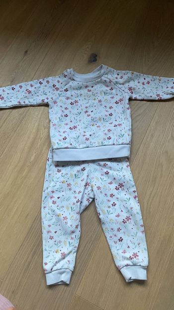 Ensemble survêtement liberty 12/18 mois primark