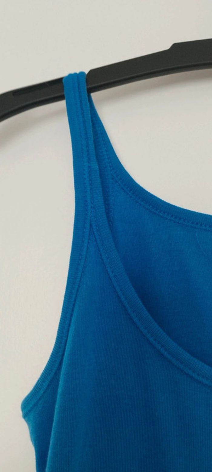 Débardeur bleu roi à bretelles Camaïeu taille 36 en très bon état - photo numéro 5