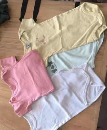 Lot de 4 boddies 6 mois