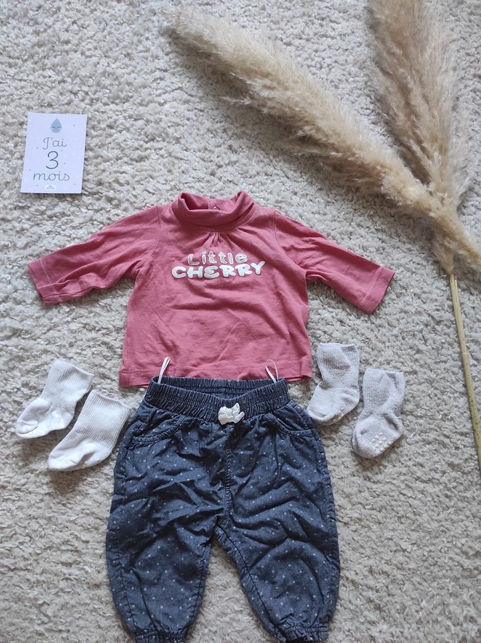 Pantalon , tee shirt col léger+ chaussettes - photo numéro 3