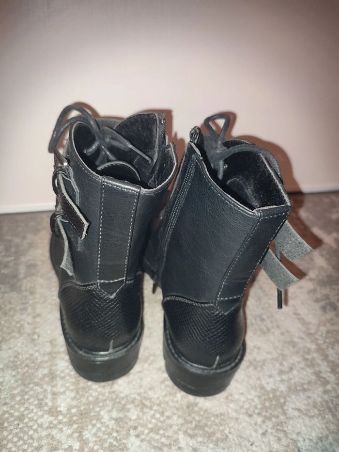 bottes noires - photo numéro 2