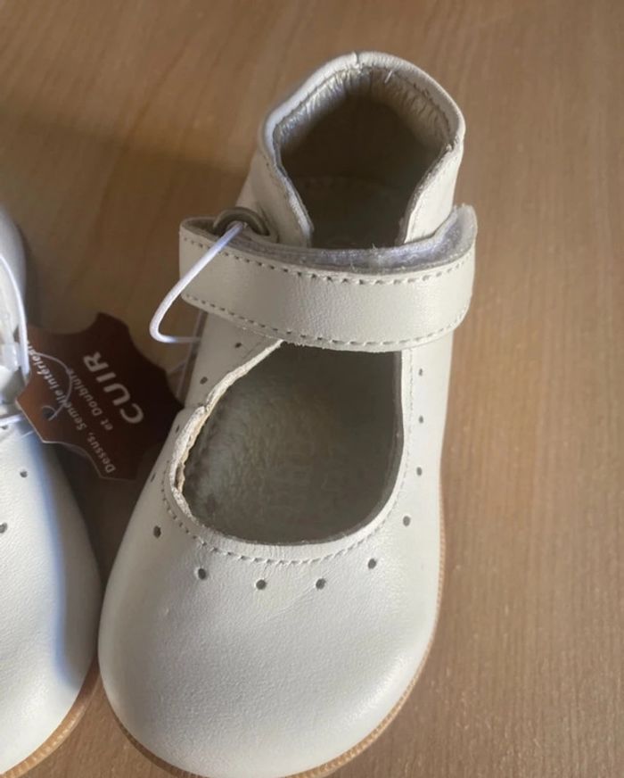 Chaussures ballerines babies pointure 20 en cuir neuve val 35,9 - photo numéro 2