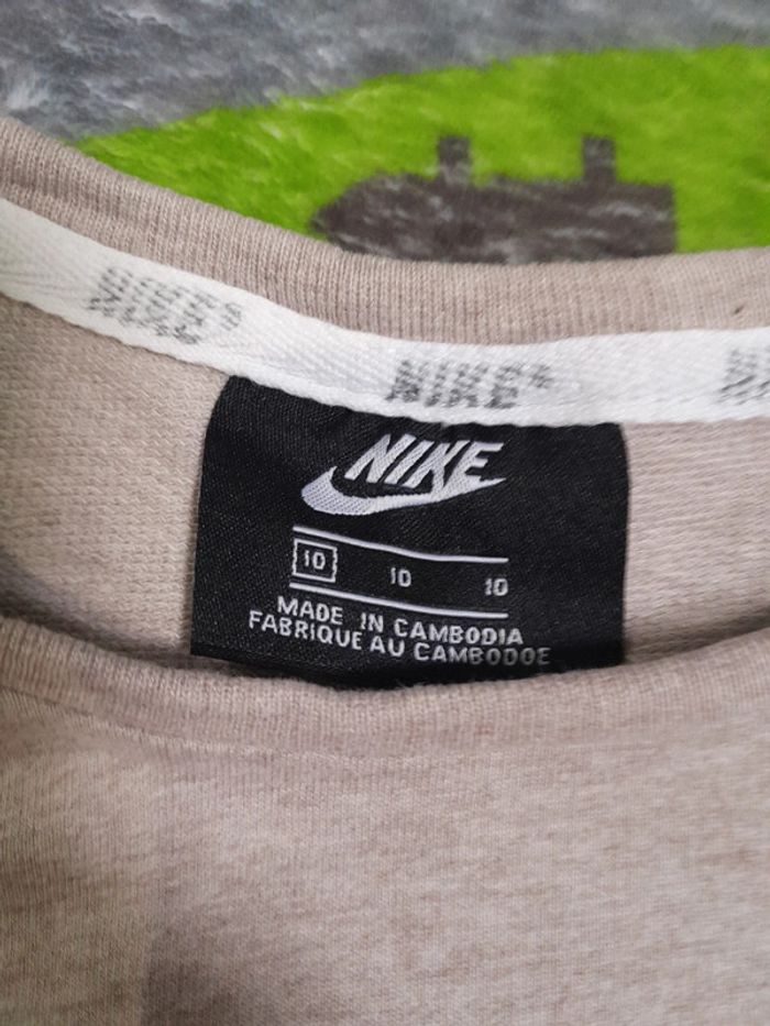 Haut nike 👧 10ans - photo numéro 4