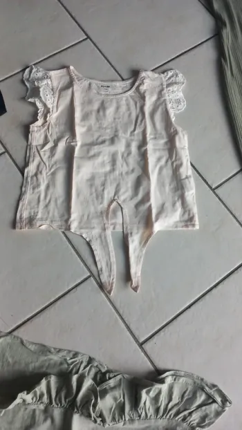 Tee shirt beige kiabi à nouer fille 10 ans tbe
