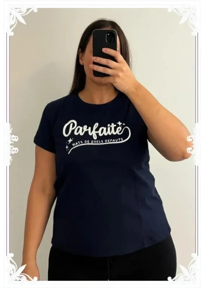 🧢 T-shirt femme bleu marine "Parfaite avec de petits défauts" - Taille 2XL