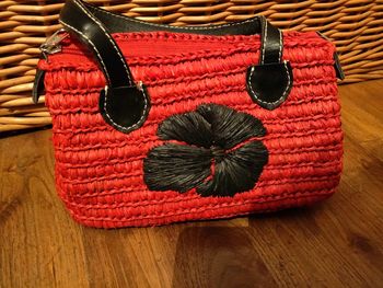 Petit sac rouge à fleur