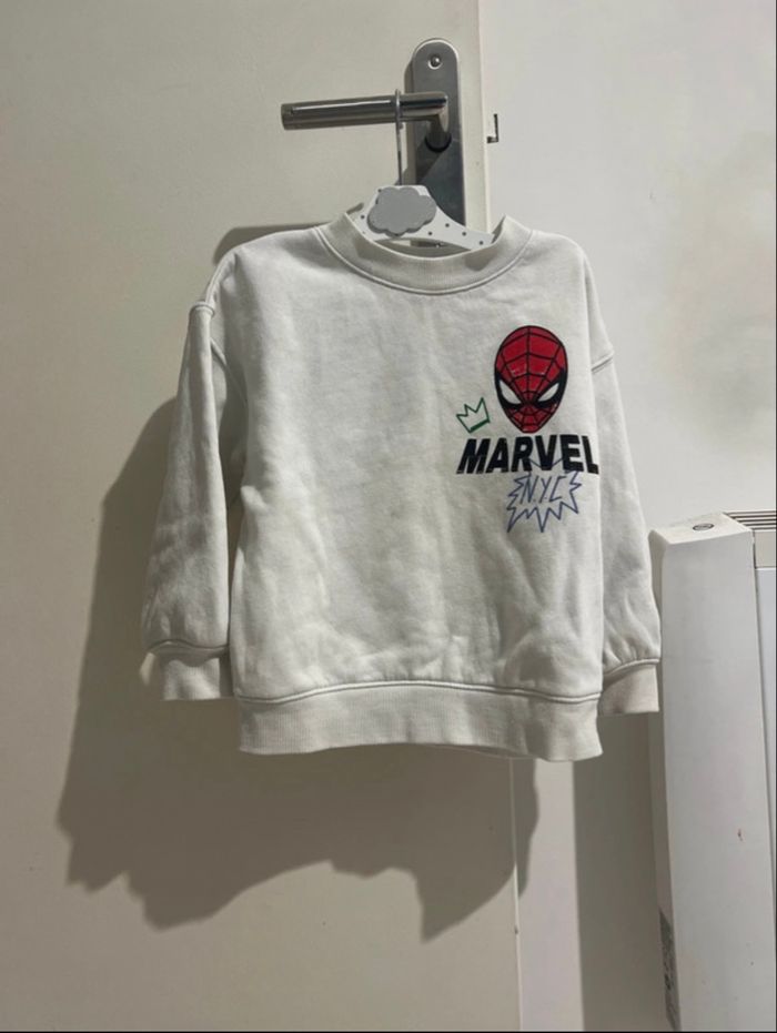 Sweat Spiderman /marvel H&M taille 3/4ans