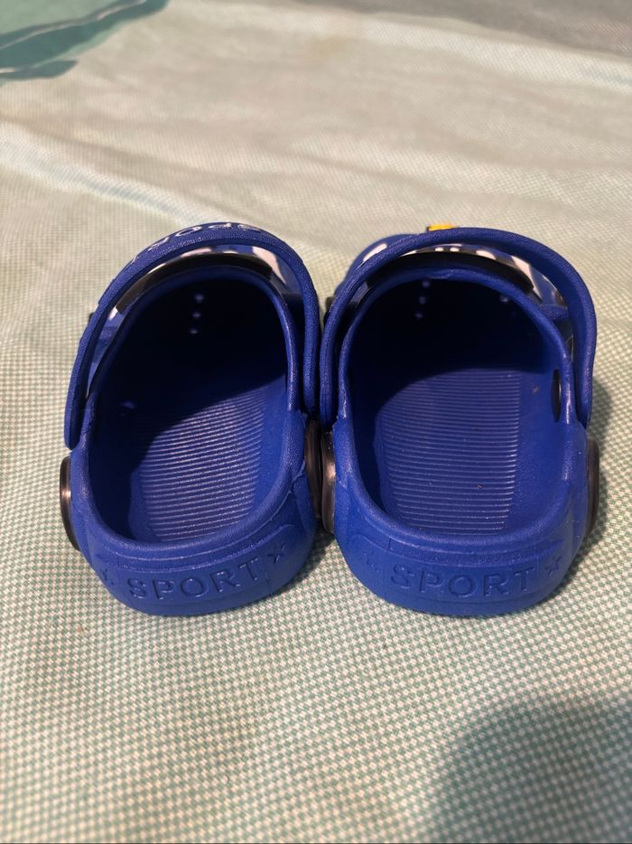 Crocs voiture de sport bébé taille 17/18 - photo numéro 3