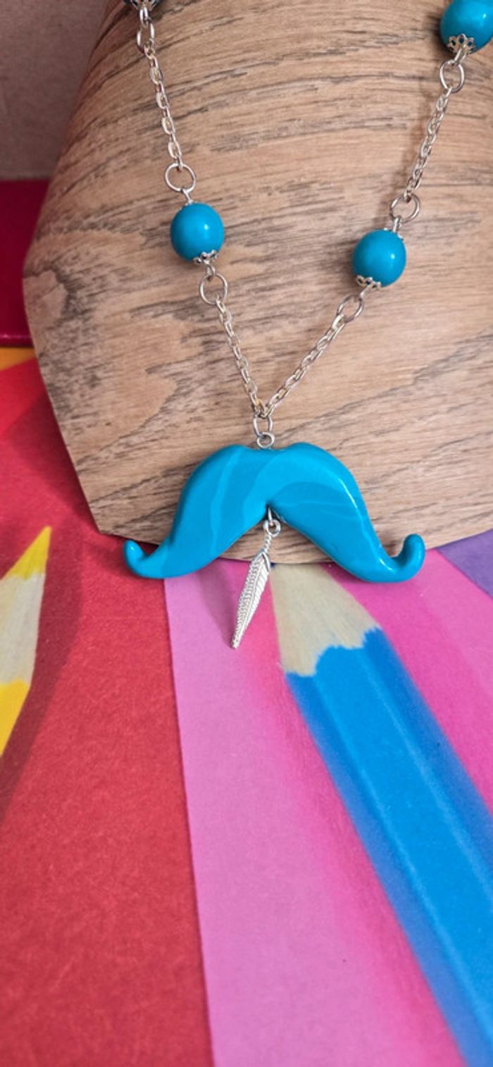 Collier sautoir moustache turquoise fimo - photo numéro 2