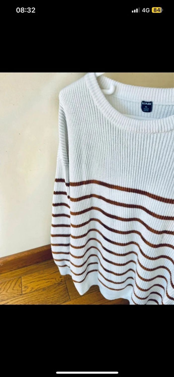 Pull kiabi taille XL marinière blanche à rayure marron col rond - photo numéro 2