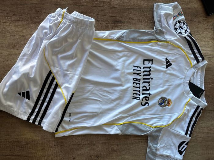 Maillot football Real madrid - Mbappe  Taille 28 -  14 ans - photo numéro 2