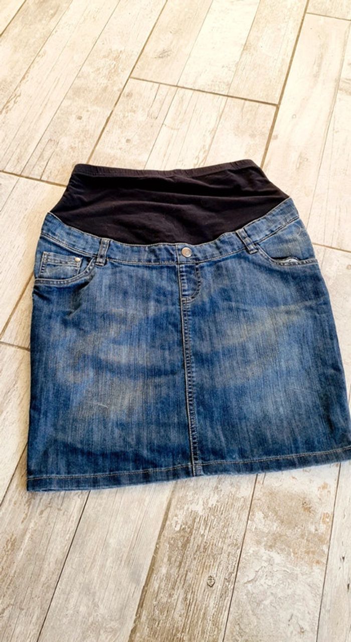 Très belle jupe maternité de chez yessica t36 mais taille 42 en très bon état