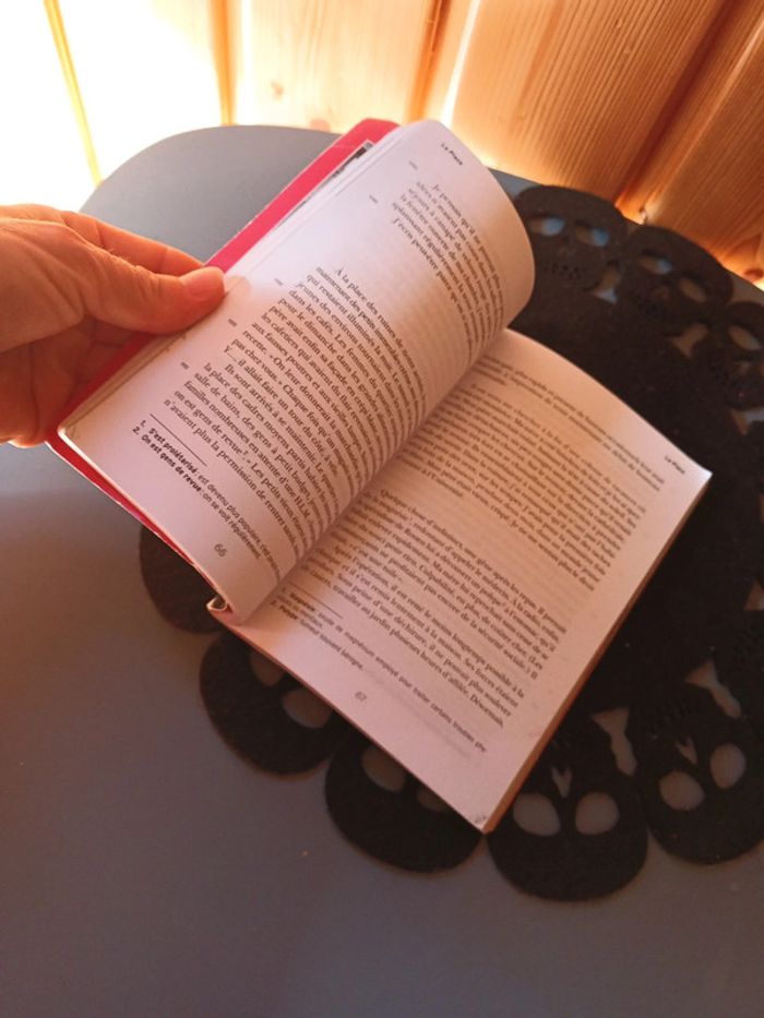 Livre La Place de Annie Ernaux - photo numéro 8