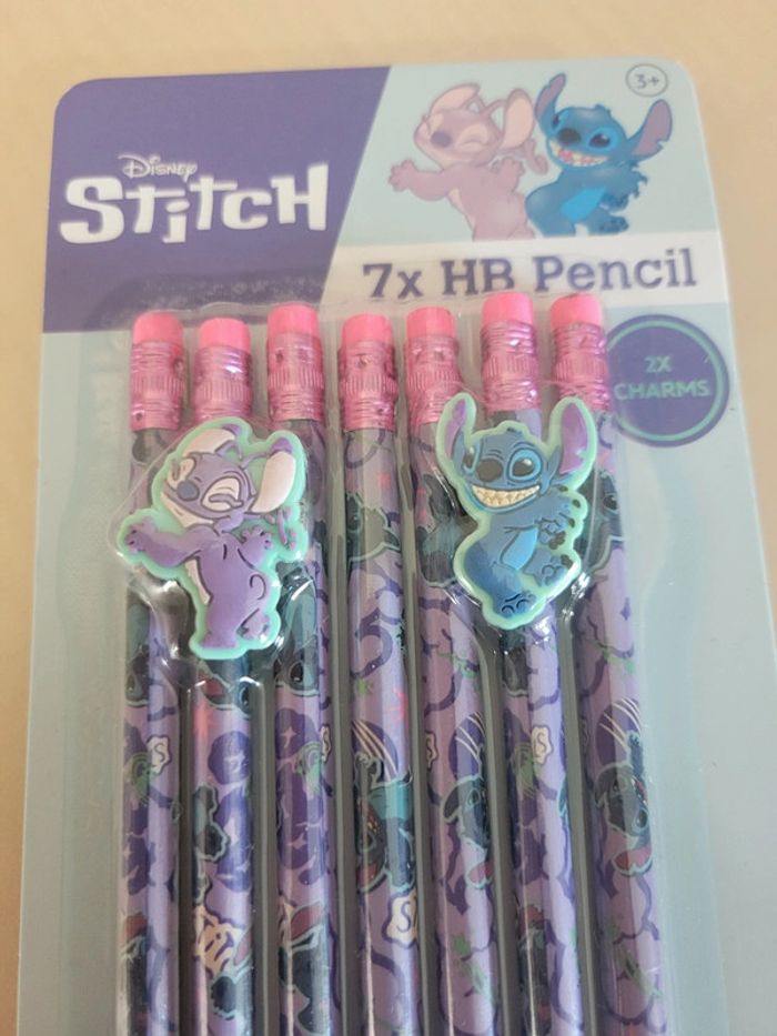 Lot de 7 crayons Stitch + charms - photo numéro 4