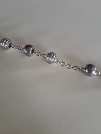 Joli bracelet boules argentées