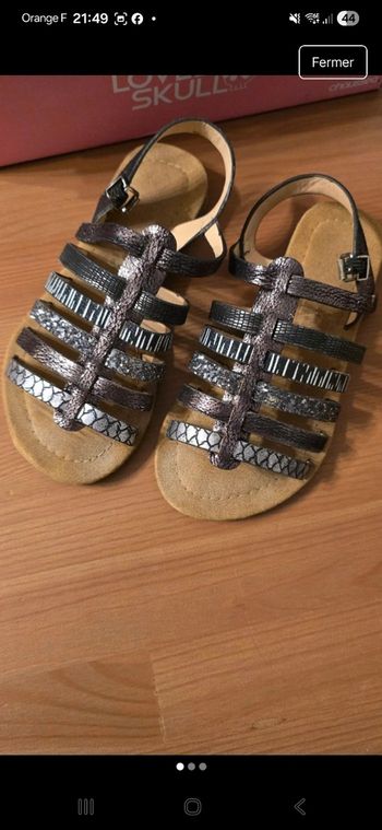 Neuves non portées ⚘️🩷Superbes Sandales pointure 30 fille ⚘️🩷