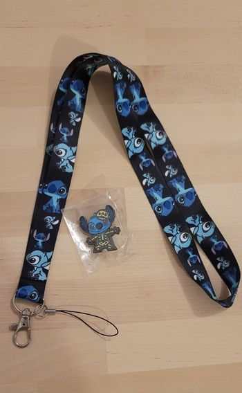 Lanière de cou et badge Stitch