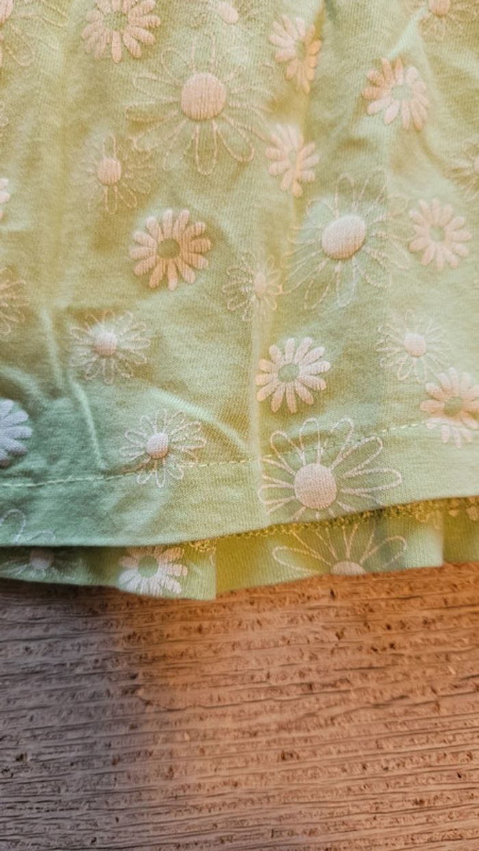 Robe d été vert très clair avec fleurs blanches, Milla, 6 ans, peu mise - photo numéro 4