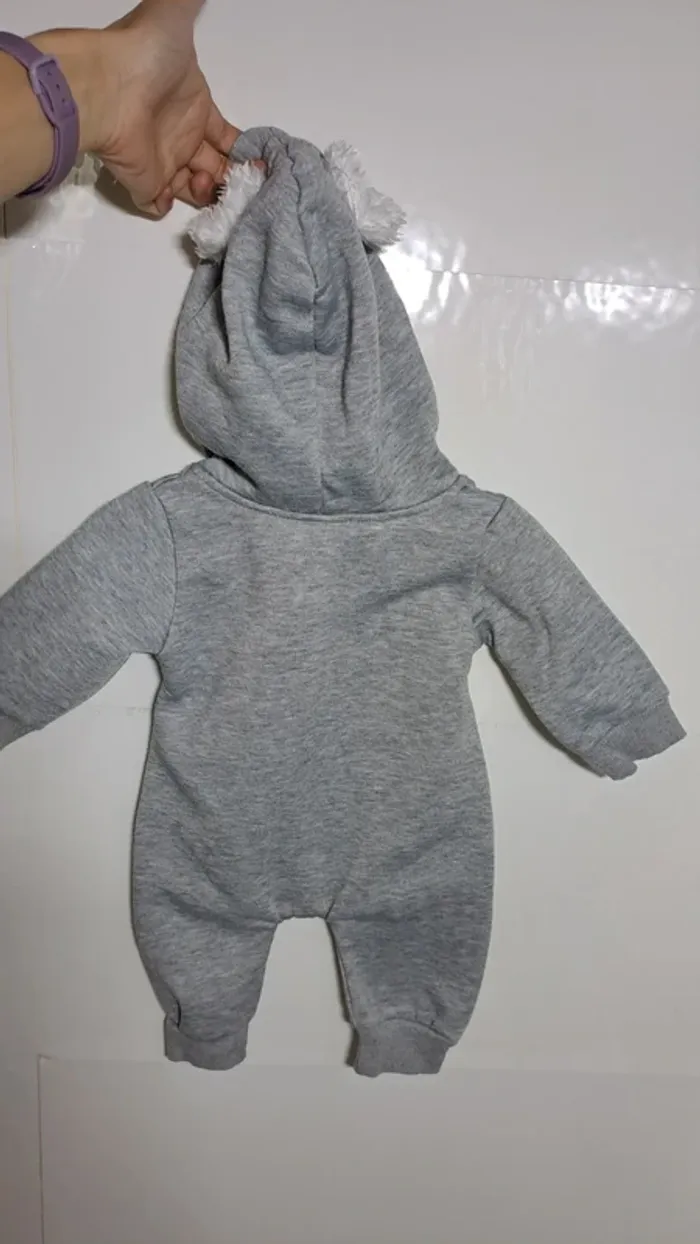💚Combinaison bébé grise avec capuche – motif nuage – T. 1 mois - photo numéro 4