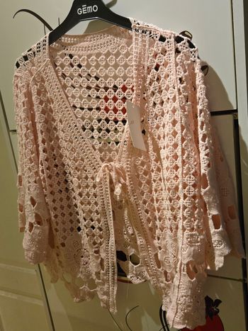Gilet tendance en crochet rose pâle TU>44 max neuf