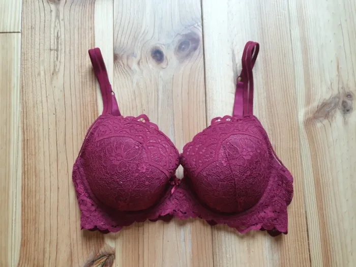 Soutien-gorge en dentelle bordeaux Etam 95D
