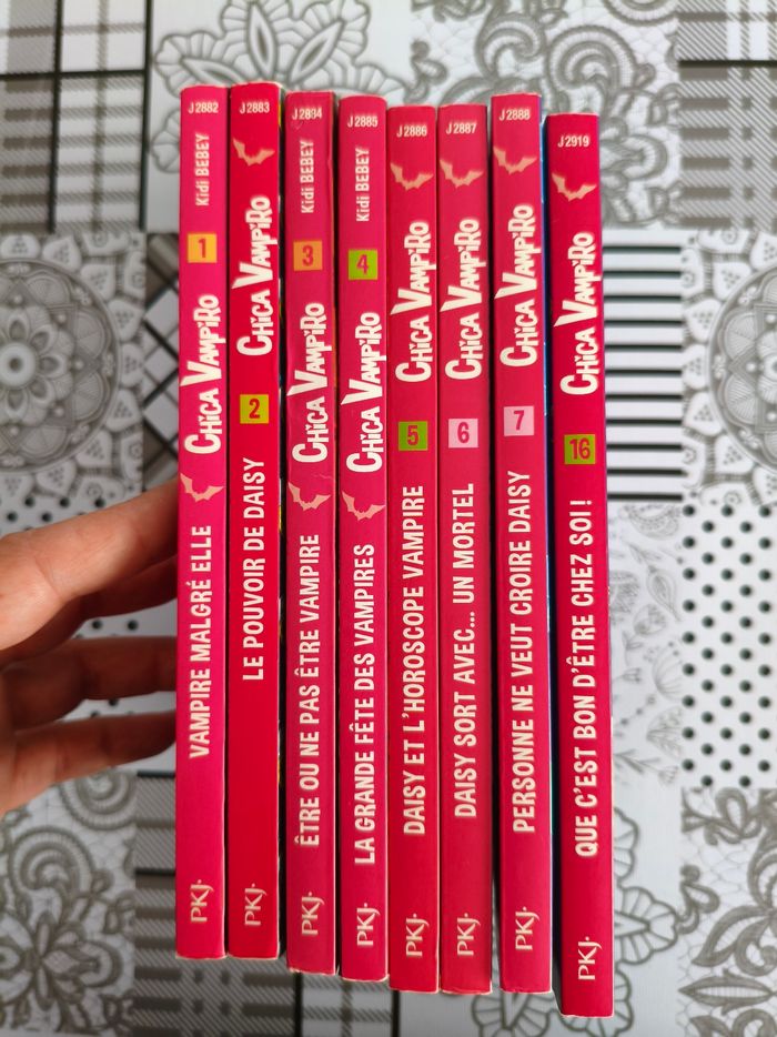 Lot 8 livres Chica Champiro - photo numéro 3